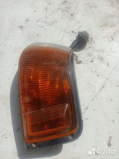 Габарит Mazda Familia левый