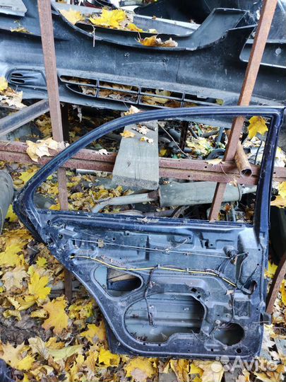 Задняя правая дверь mercedes w210