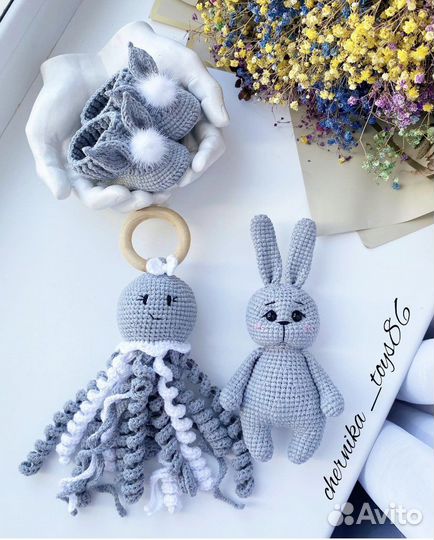 Бокс для новорождённых.Погремушки,вязаные игрушки