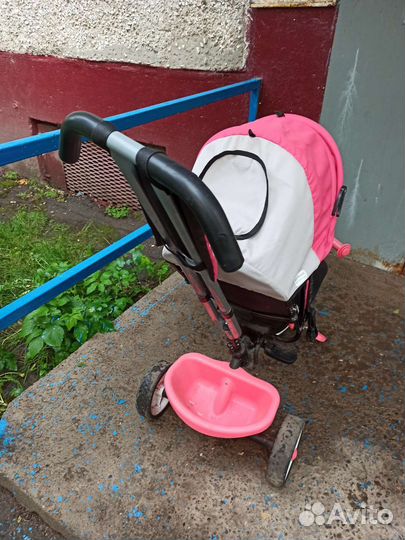 Трехколесный велосипед с ручкой