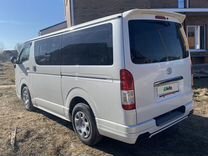 Toyota Hiace 2.0 AT, 2015, 206 000 км, с пробегом, цена 2 400 000 руб.