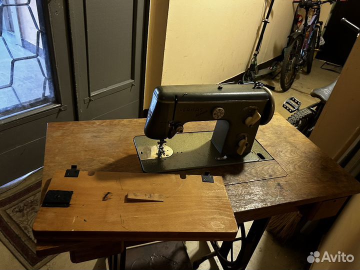 Швейная машинка ножная Veritas