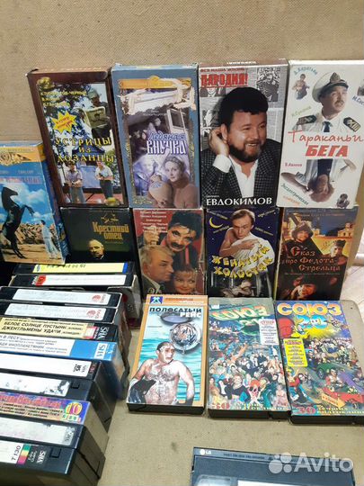 Видеокассеты с фильмами(200шт.)