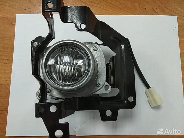 Противотуманная фара правая на Митцубиши Лансер 9