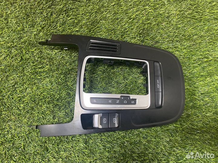 Накладка консоли Audi A4 B8 1.8 T 2009