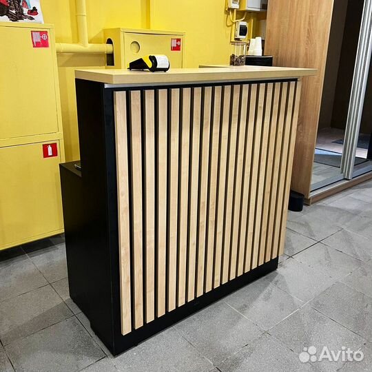 Стойка ресепшн с подсветкой на заказ