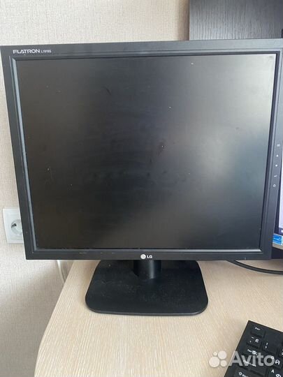 Монитор LG 19