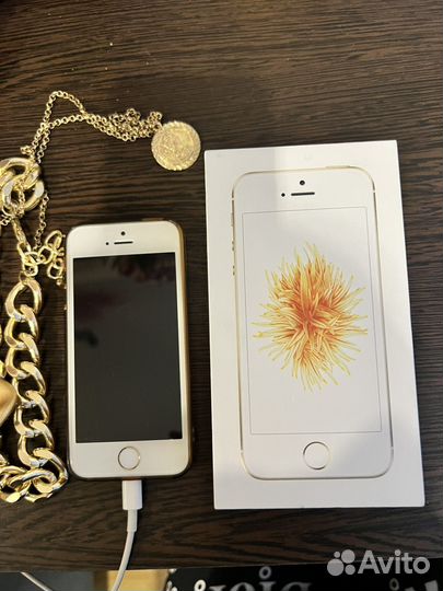 iPhone SE, 64 ГБ