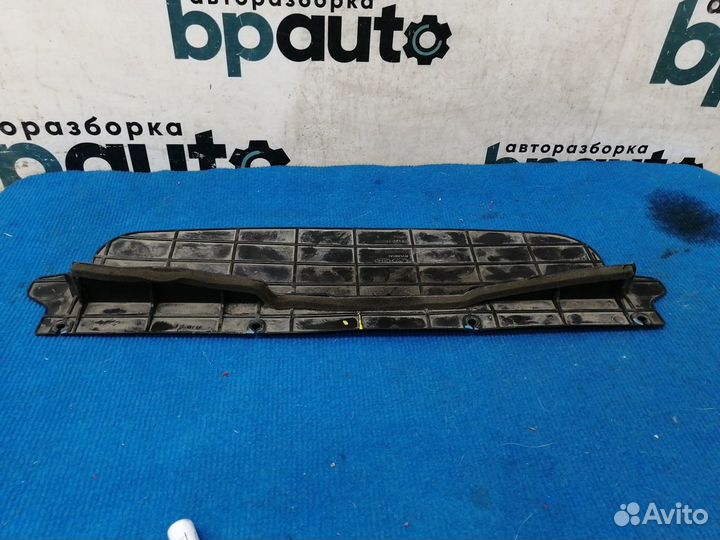 Дефлектор радиатора верхний направляющая возд