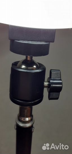 Кольцевая лампа на штативе