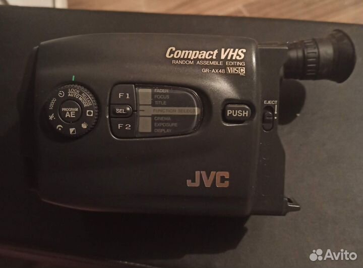 Продам видеокамеру кассетную JVC