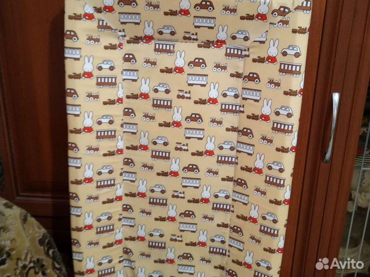 Пеленальная доска на кроватку