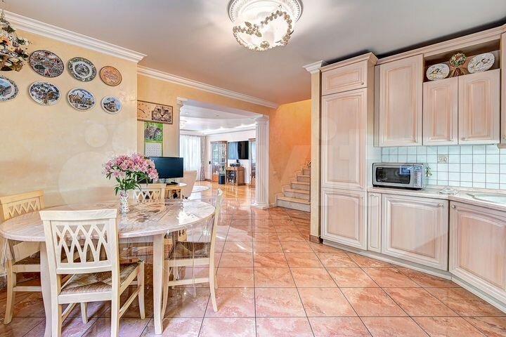 5-к. квартира, 210 м², 2/4 эт.