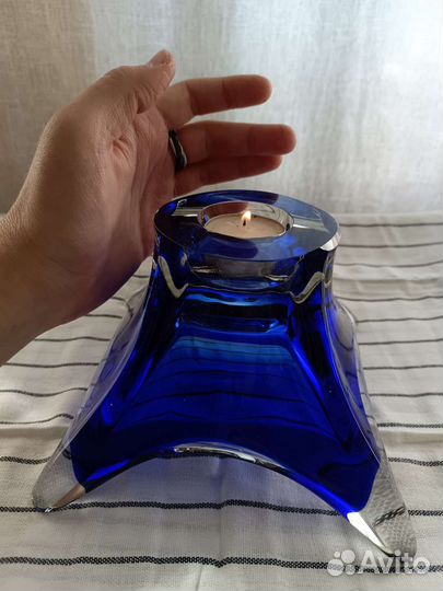 Стеклянная толстостенная ваза