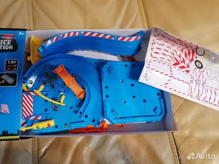 Трек, парковка полицейский участок