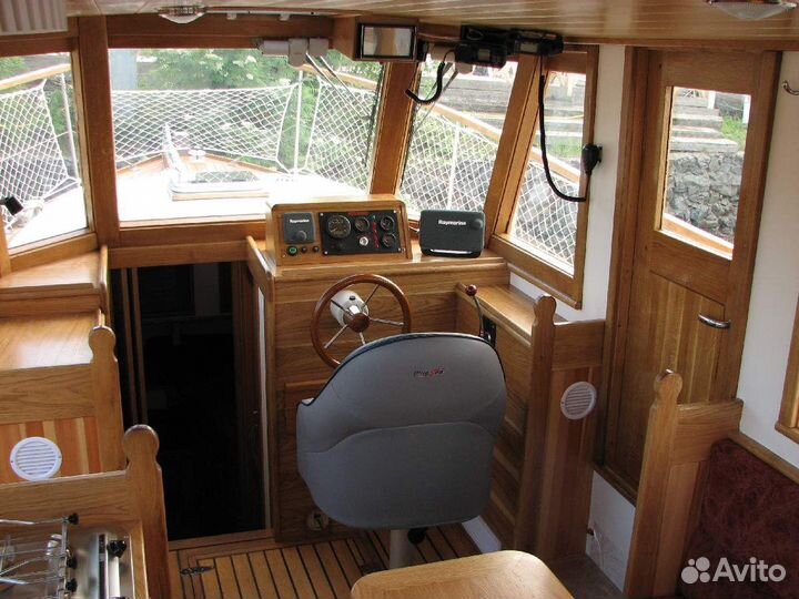 Рундуки и полки в катер