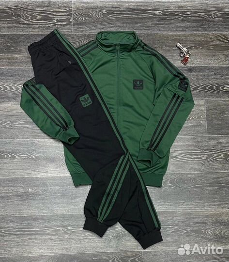 Спортивный костюм adidas