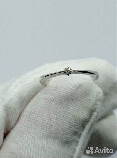 Золотое кольцо с камнем 15,5р