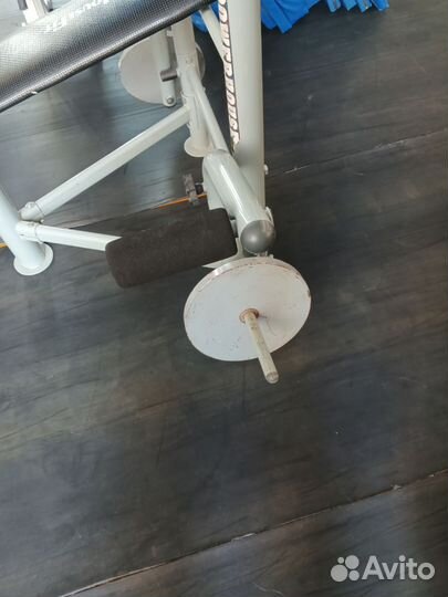 Скамья для жима лежа со штангой