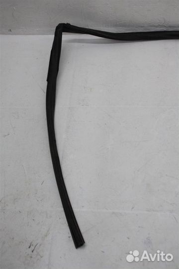 Уплотнитель стекла двери передней левой Nissan Qa