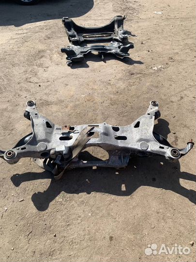 Подрамник задний XC70 V70 Вольво S60 S80