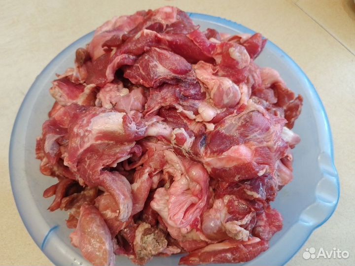 Мясная обрезь и тушёнка для животных