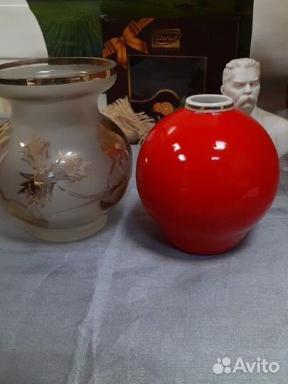 Вазочка красная, Бюст М. Горький, вазочка Богемия