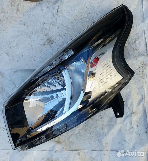 Фара Renault Trafic III (2014-2021)