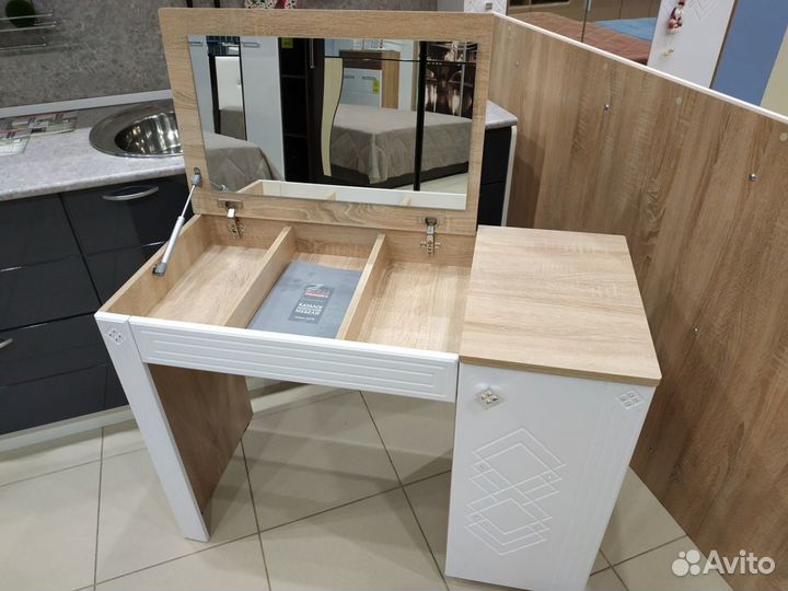 Стол туалетный