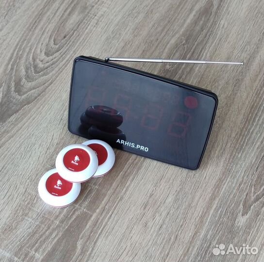 Кнпока вызова официанта и табло отображения вызова