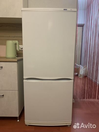 Холодильник Атлант двухкамерный б/у