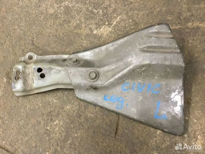 Кронштейн переднего бампера Honda Civic 4D