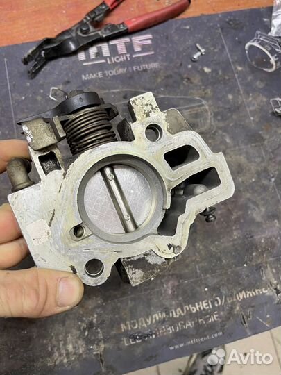 Дроссельная заслонка priora