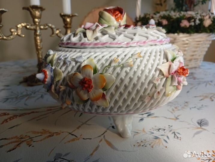 Бонбоньерка ажурный фарфор, Клуж, Румыния