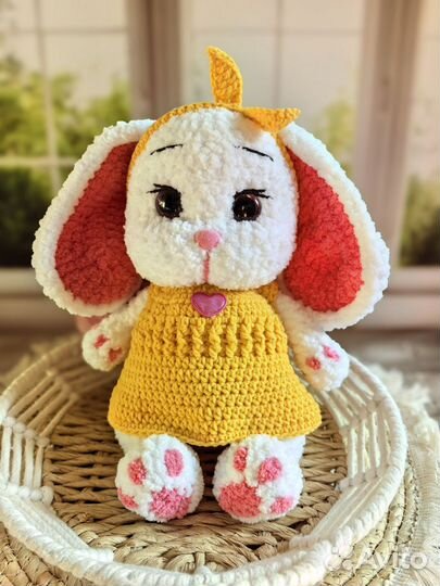 Игрушка вязаная зайка