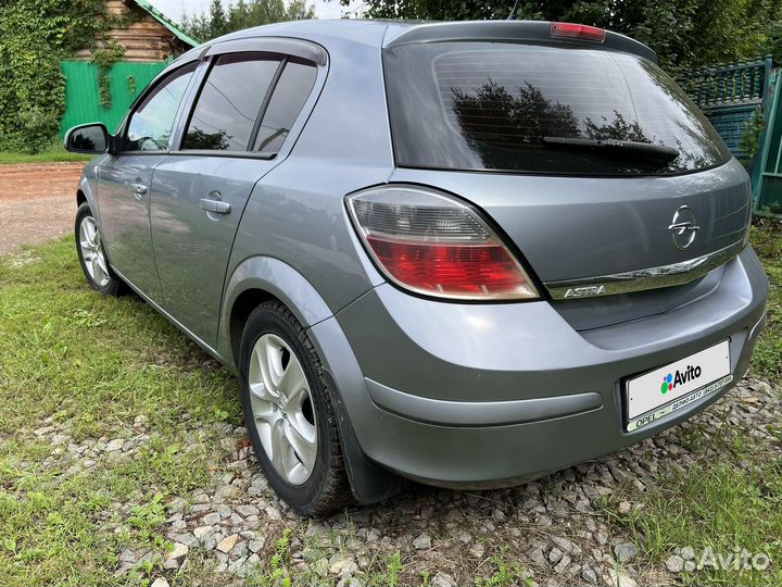 Opel Astra 1.6 МТ, 2011, 198 000 км