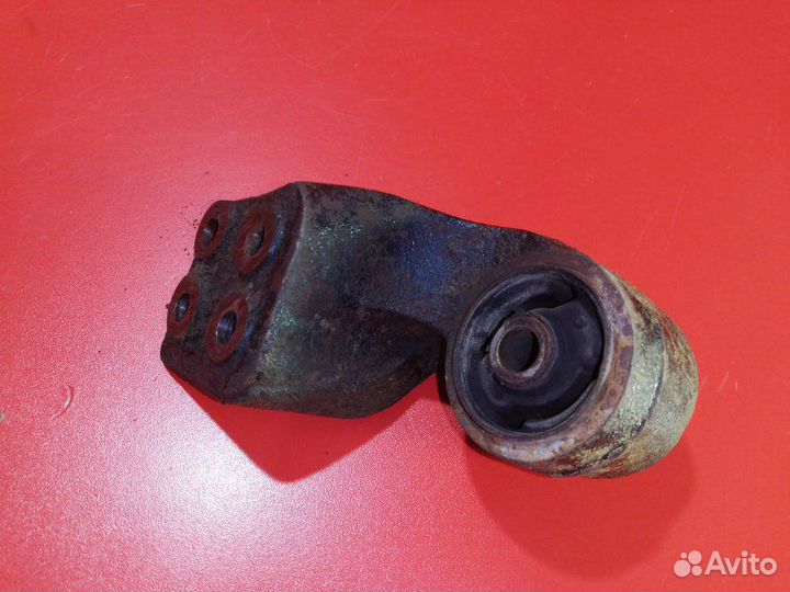 Кронштейн редуктора передний правый Suzuki Grand