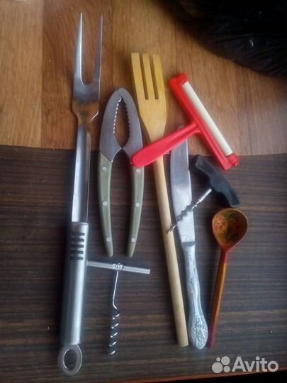 Лопатки.Щипцы.Чеснокодав.молоток,плетенки и другое