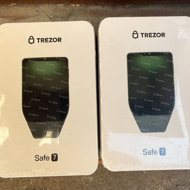Криптокошелек Trezor Safe 7