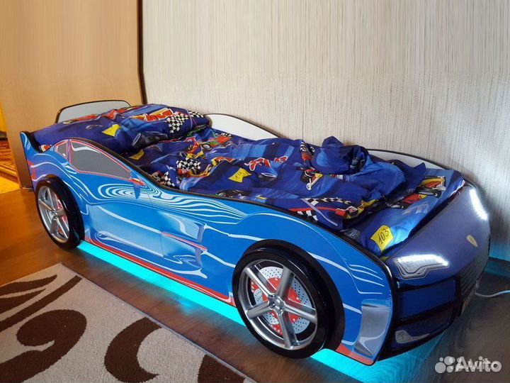 Детская кровать машина