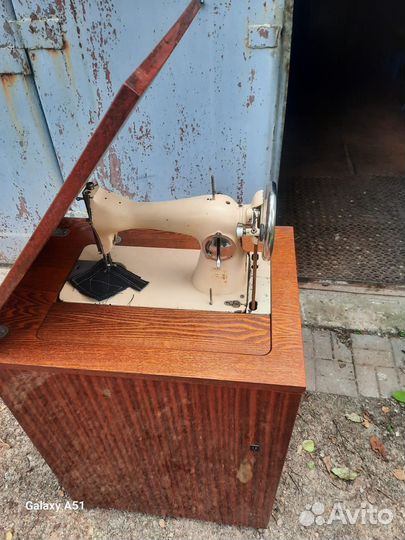 Швейная машина Тикка