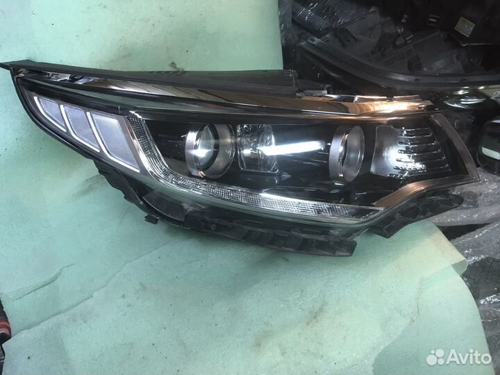 Фара левая и правая Kia Optima 4 JF xenon