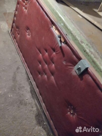 Дверь входная деревянная