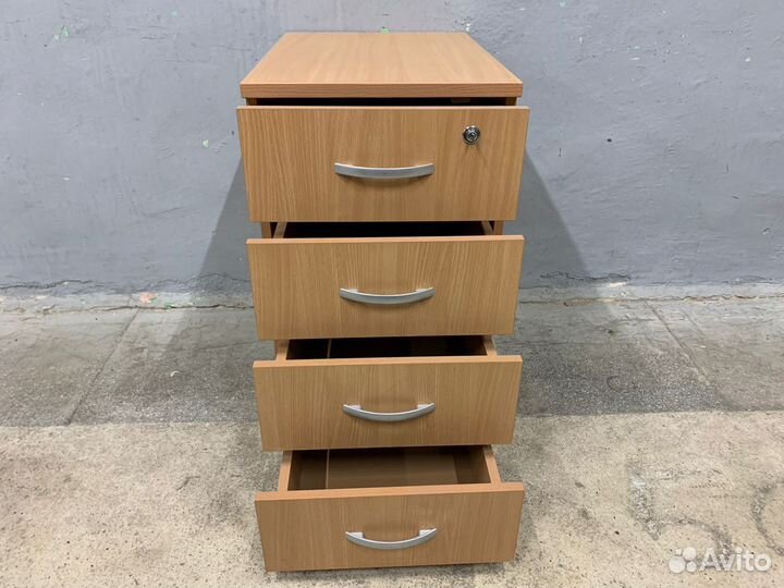 Тумба на колёсах, приставная, с замком