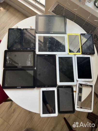 Планшеты Samsung разные на запчасти