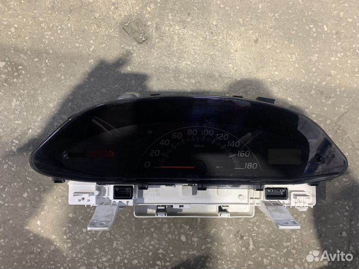 Панель приборов Toyota Vitz