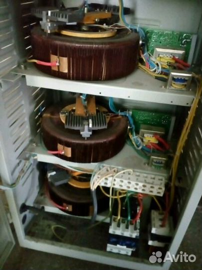 Автоматический стабилизатор напряжения