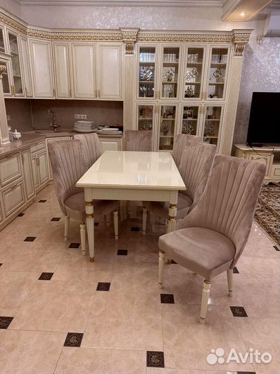 Стол обеденный