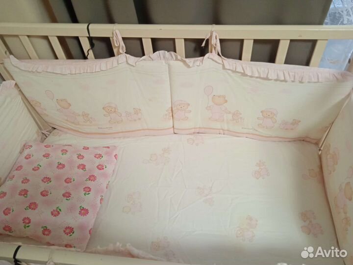 Детская кроватка с продольным маятником