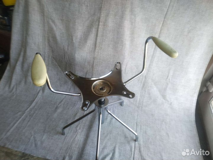 Стул вращающийся косметологический